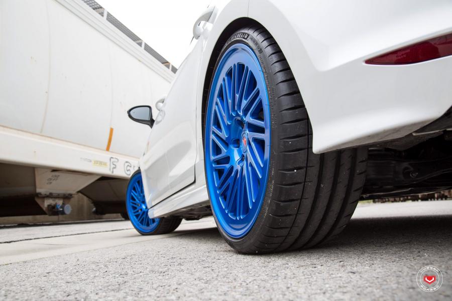 Детали экстерьера Volkswagen Golf R on Vossen Wheels (LC-105T) 2017 года  (фото 20 из 23)